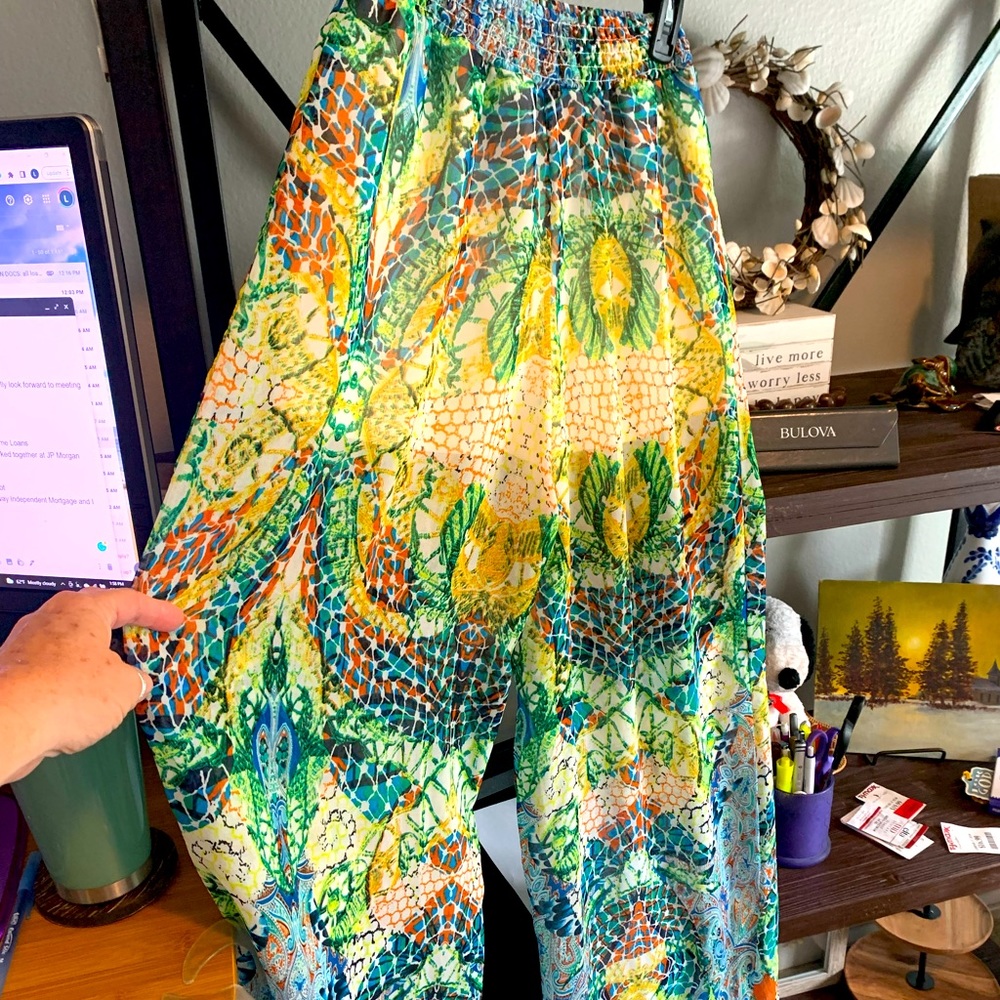 Beautiful colorful Palazzo pants for your Hawaiian vacation🌺🐬🏝 - Picture 5 of 7